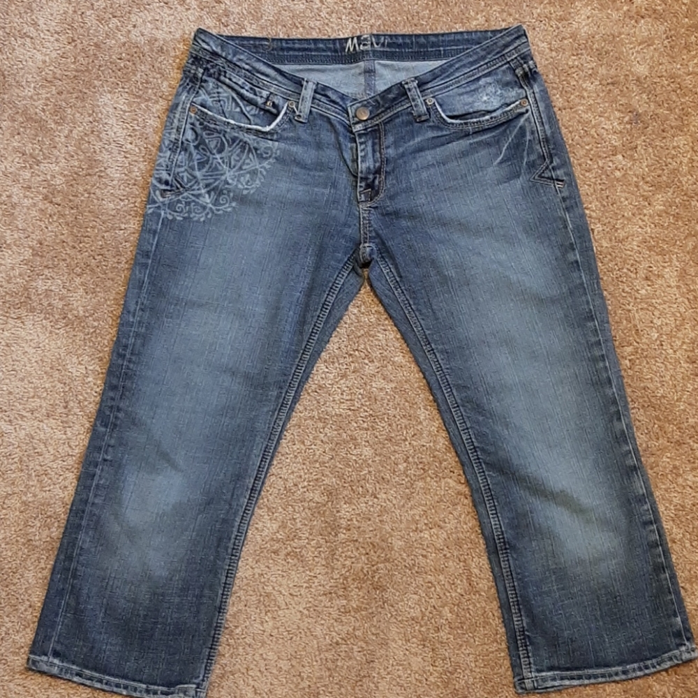 Mavi jean capris. Size 30. Beautiful details.